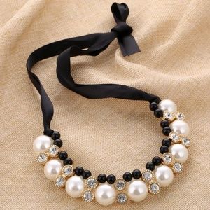 Pearl choker necklace